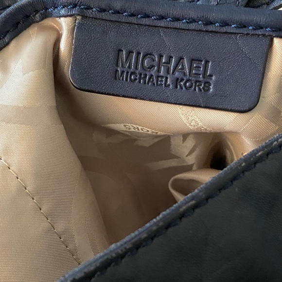 Michael Kors Dark Blue Leather Shoulder Bag with Gold Accents🎄 - Picture 7 of 9